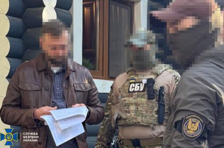 Новини України - Чиновник МЗС продавав росіянам паспорти для "легалізації" в ЄС