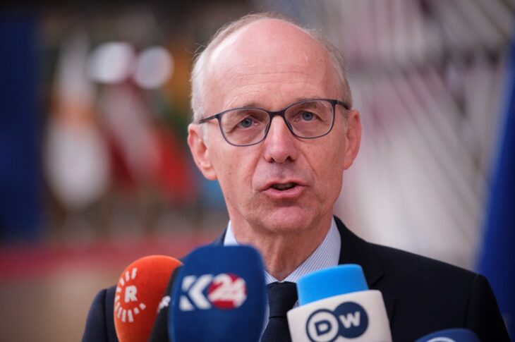 Новини світу - Люксембург дасть гроші на зброю для України