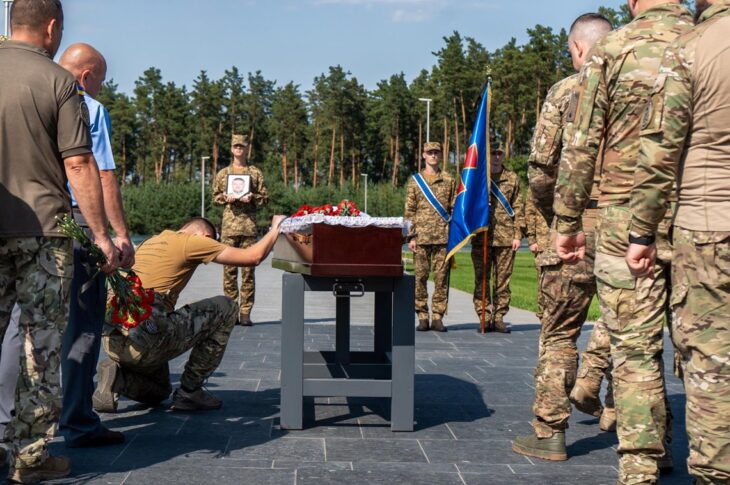 Новини України - На НВМК поховали першого упізнаного захисника