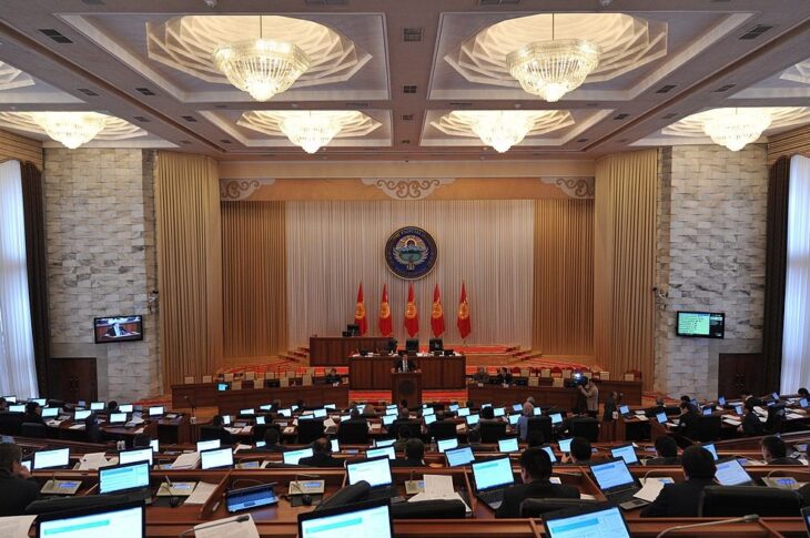 Новини світу - Парламент Киргизстану вперше в історії підтримав саморозпуск
