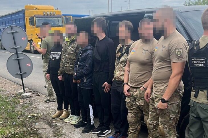 Новини України - Поліцейський з Києва вивозив ухилянтів під виглядом спецпризначенців