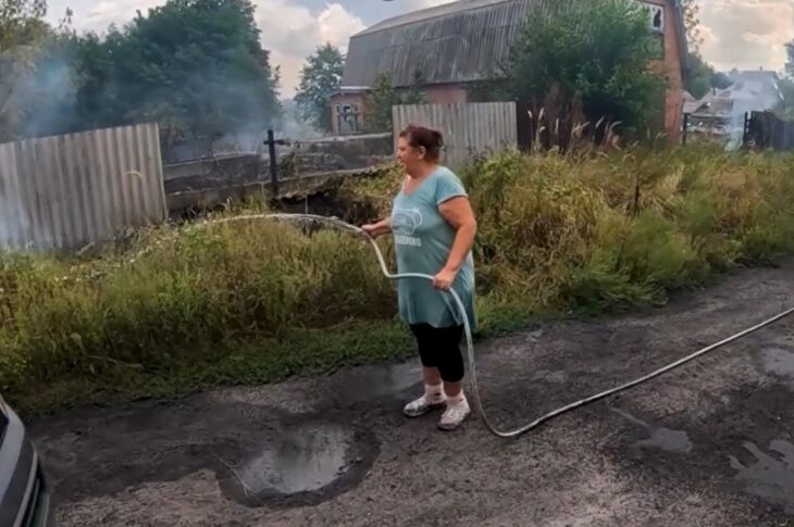 Новини України - Поліціянти показали евакуацію з палаючої Ярової