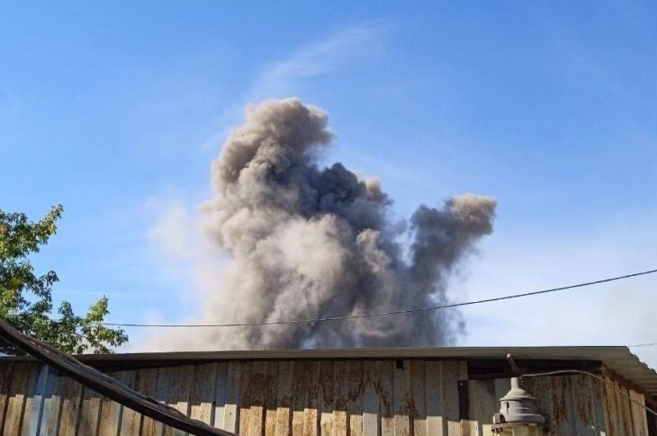 Новини України - Потужні прильоти у Донецьку: над містом видно дим