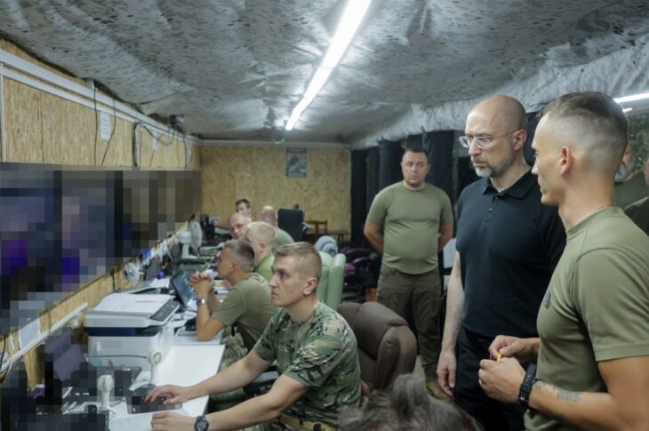 Новини України - Шмигаль відвідав військових на фронті