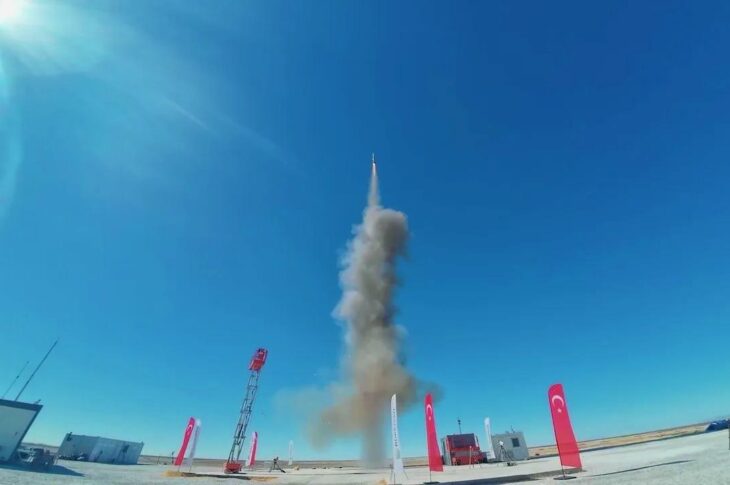 Новини світу - Туреччина провела запуск власної далекобійної ракети з морської платформи