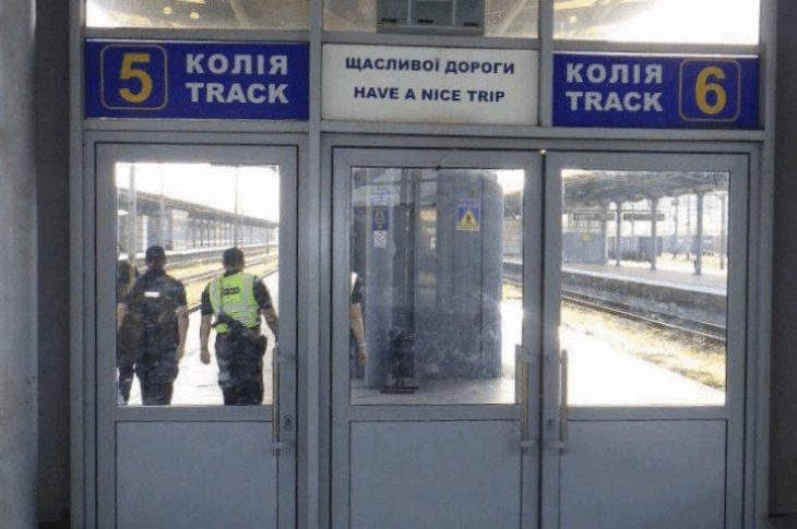 Новини Києва - У Києві помер чоловік, якого уразило струмом на даху електропотягу