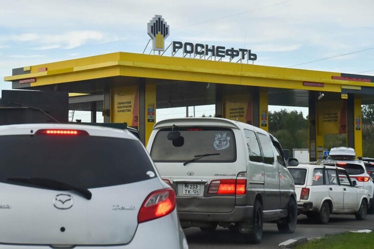 Новини світу - У Росії почали обмежувати продаж бензину "в одні руки"