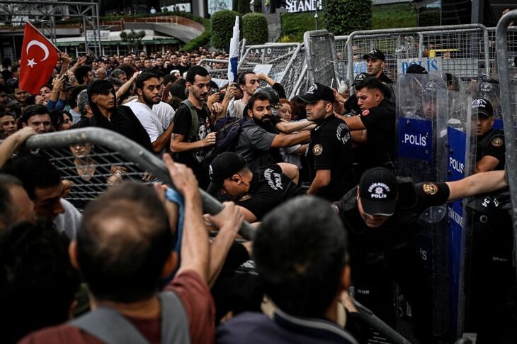 Новини світу - У Стамбулі спалахнули масові протести