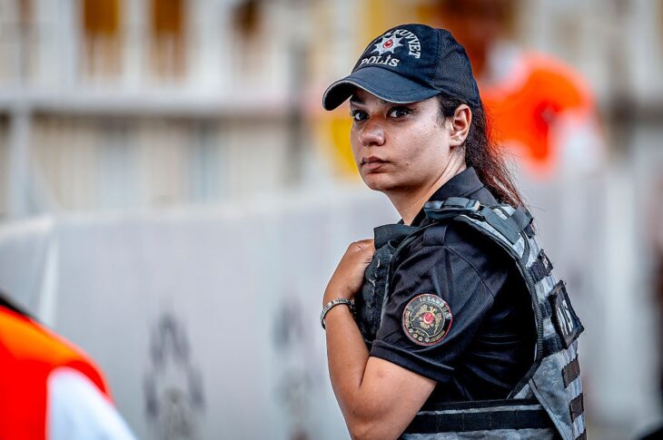 Новини світу - У Туреччині 16-річний підліток напав на поліцейський відділок: є загиблі