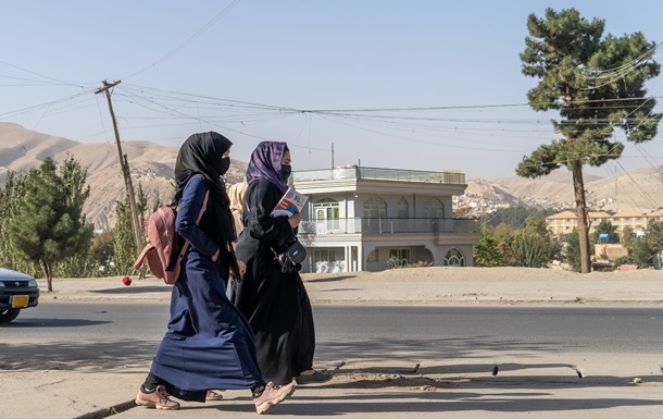 Новини світу - В Афганістані заборонили вчитися за написаними жінками книгами