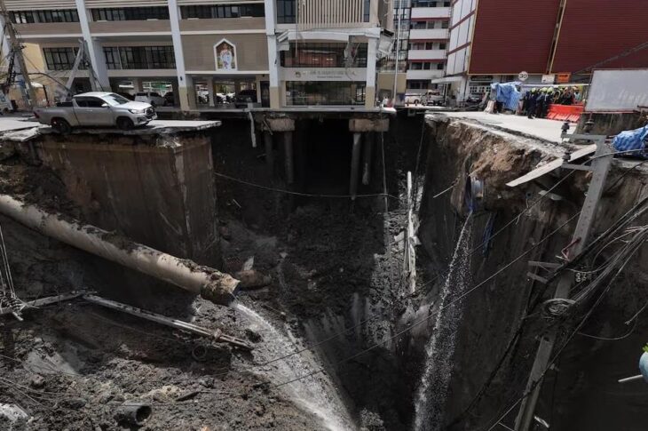 Новини світу - В Бангкоку коло лікарні з'явилася 50-метрова вирва