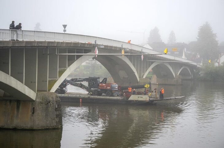 Новини світу - В Німеччині судно протаранило два мости на річці