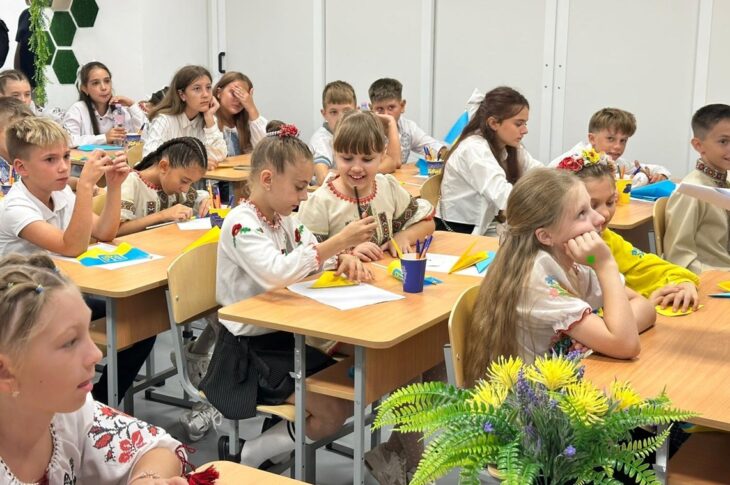 Новини України - В Україні навчальний рік розпочали 3,5 млн школярів