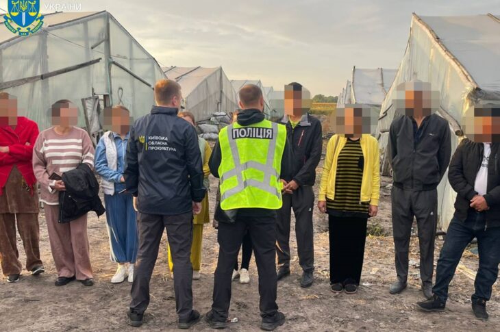 Новини Києва - Вербували й експлуатували узбеків: під Києвом виявили ферму з рабами