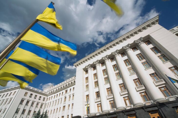 Володимир Зеленський спілкується з медіа перед Сьомим Самітом Європейської політичної спільноти