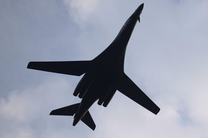 Новини світу - Бомбардувальники напоготові: Трамп заявив про наземну операцію у Венесуелі