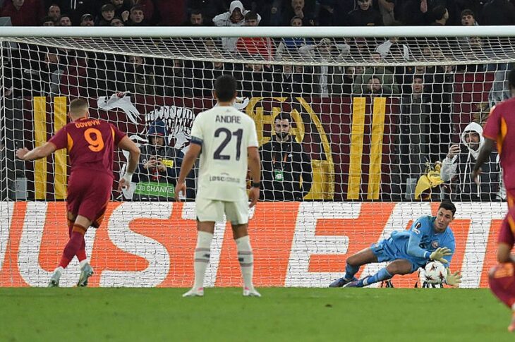 Новини спорту - Довбик про епізод з двома незабитими пенальті: Треба було йти бити третій