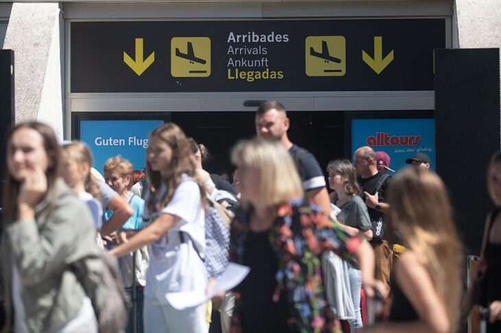 Новини світу - Дрон паралізував роботу аеропорту в Іспанії