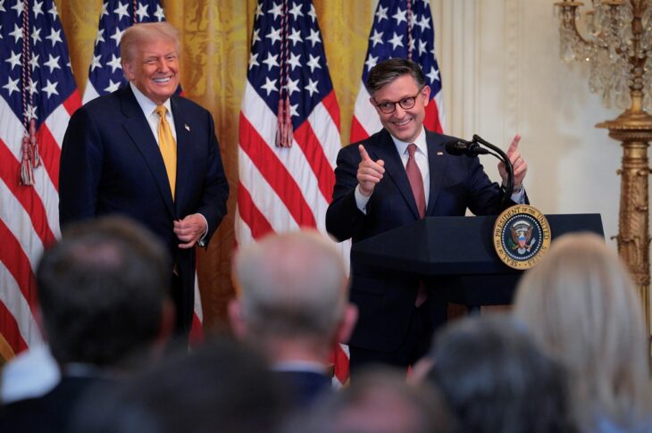 Новини світу - Джонсон: Трамп тролить демократів, говорячи про свій третій термін