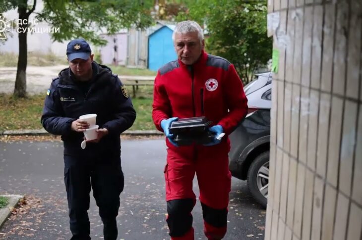 Рятувальники піклуються про всіх хто потерпає від наслідків масованої російської атаки