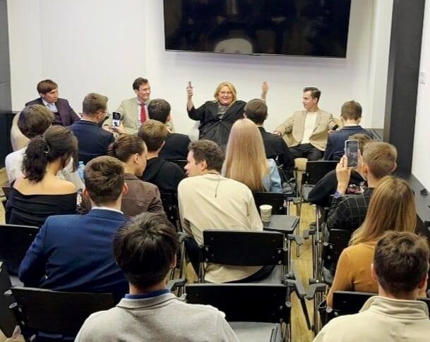 Новини світу - Глава проросійської партії Румунії пригрозила Зеленському "переламати ноги"