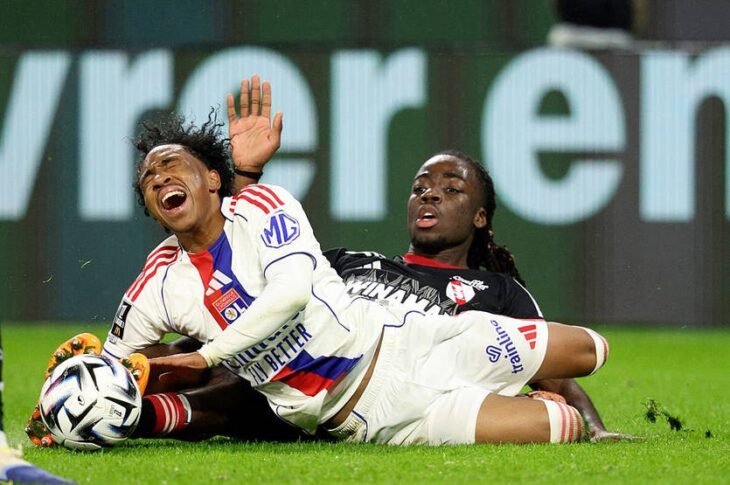 Новини спорту - Гравця Страсбура дискваліфікували за грубий фол у матчі чемпіонату Франції