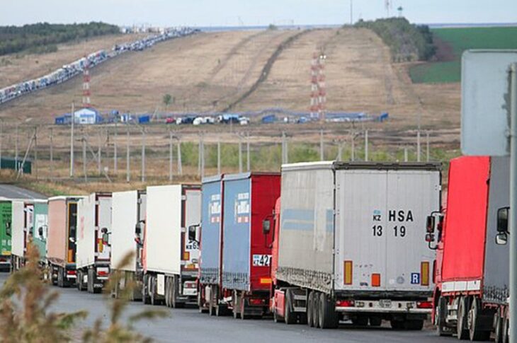 Новини світу - Казахстан блокує фури до Росії, шукаючи підсанкційні товари