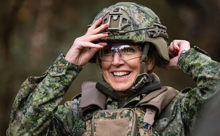 Новини культури - Королева Нідерландів Максима пройшла військові навчання