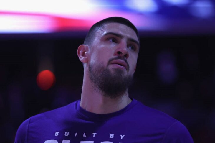 Новини світу - Лень у першій грі з новою командою Нью-Йорк Нікс перемагає Філадельфію