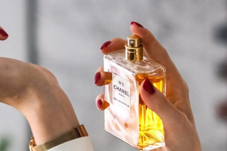 Новини України - Мистецтво пахнути гарно: як правильно і куди наносити парфуми