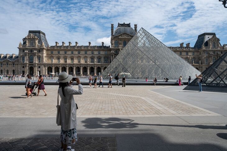 Новини світу - Музей Лувр пограбували в Парижі