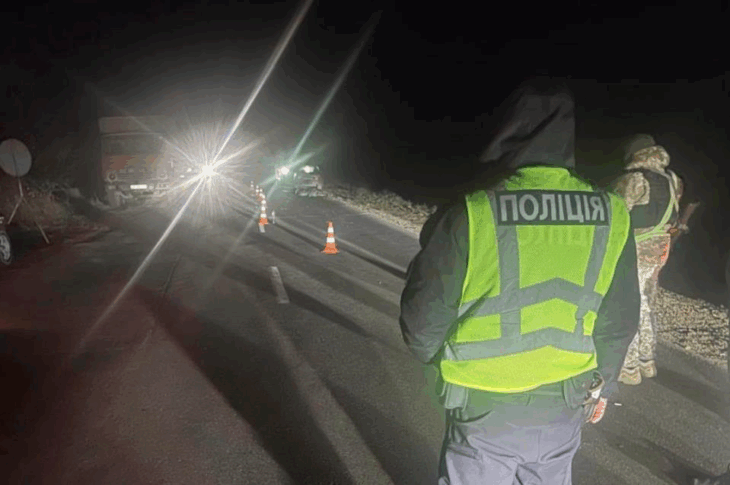 Події - На блокпості під Одесою фура збила двох військових