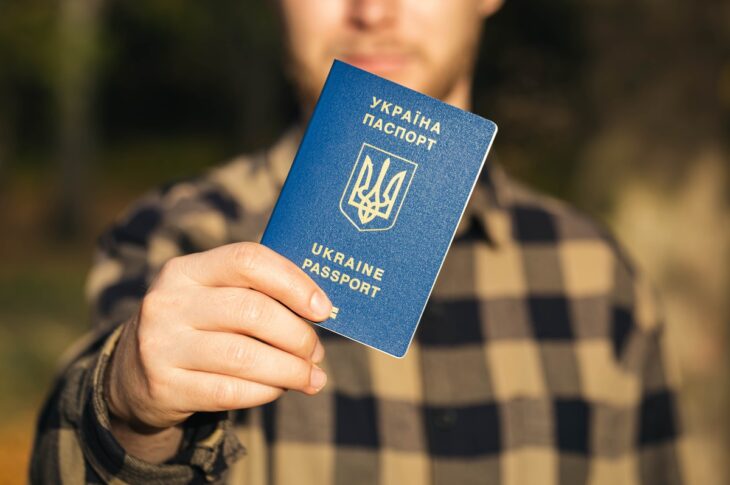 Новини світу - Нашестя чоловіків-біженців з України розкритикували у Берліні та Варшаві