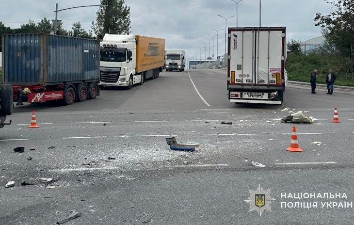 Новини України - Під Львовом маршрутка зіткнулася з вантажівкою: є постраждалі