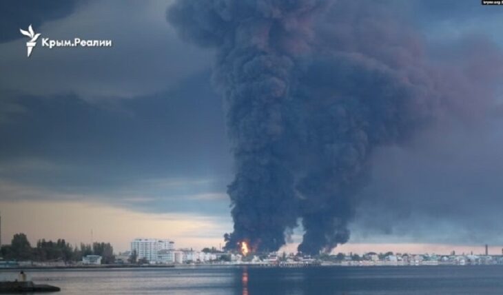 Новини України - Пожежа на нафтобазі у Феодосії: дим розтягнувся на 12 км
