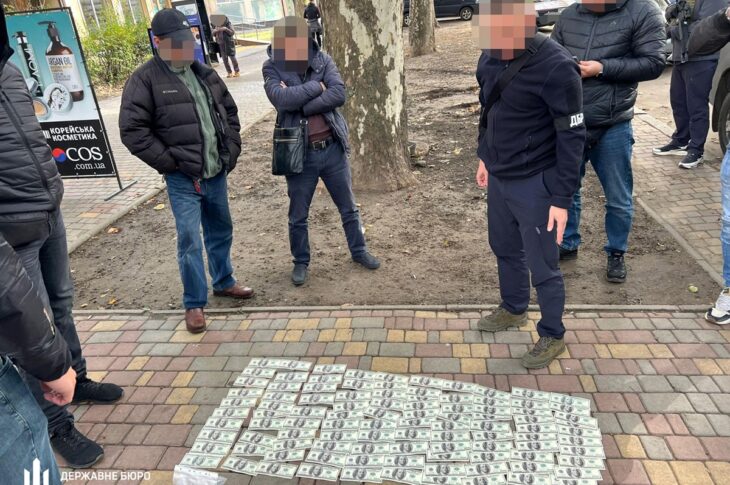 Новини України - Правоохоронця й військового затримали за допомогу ухилянтам