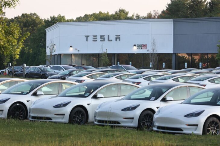 Авто новини - Tesla відкликає 13 тисяч авто через дефект акумулятора