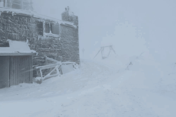 Новини України - У Карпатах намело пів метра снігу й вдарив мороз