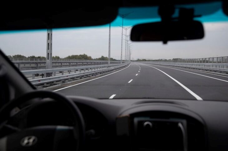 Новини Києва - У Києві обмежили рух Подільським мостом під час тривог