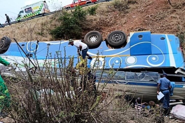 Новини світу - У ПАР перекинувся автобус: загинуло понад 40 людей