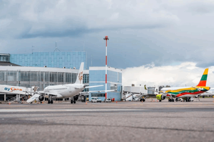 Новини світу - У Вільнюсі закривали аеропорт через повітряні кулі з Білорусі