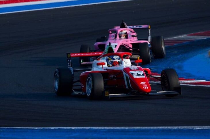 Новини спорту - Українець Бондарев у Формулі-4 серед новачків за підсумками сезону третій