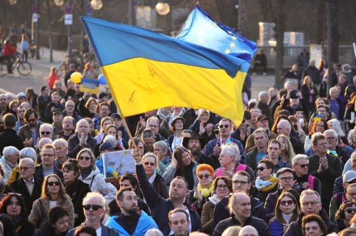 Новини України - Українці визначилися, чи справді уряд бореться з корупцією