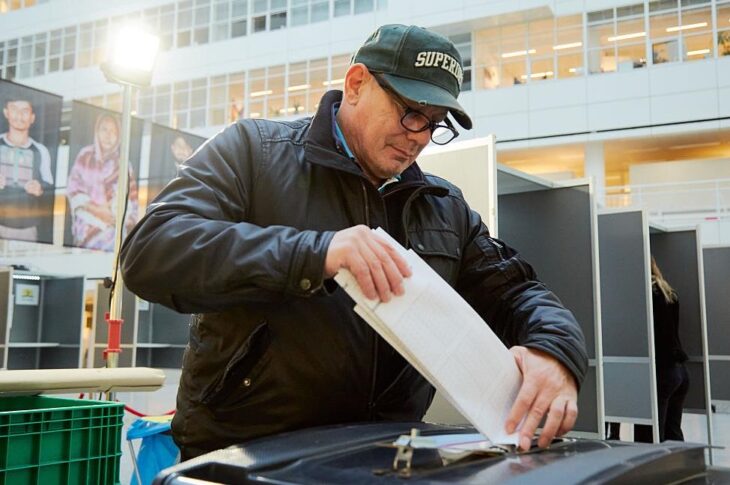 Новини світу - В Нідерландах почались дострокові парламентські вибори