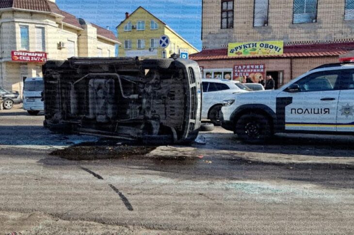 Новини України - В Одесі натовп перекинув мікроавтобус ТЦК