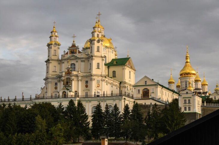 Новини України - В Почаївській лаврі проводять обшуки