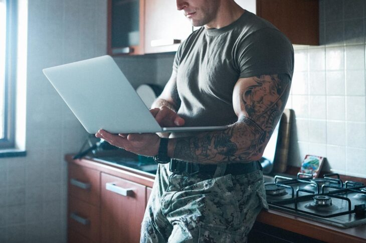 Новини світу - В США засудили екс-військового за "злив" інформації про Україну