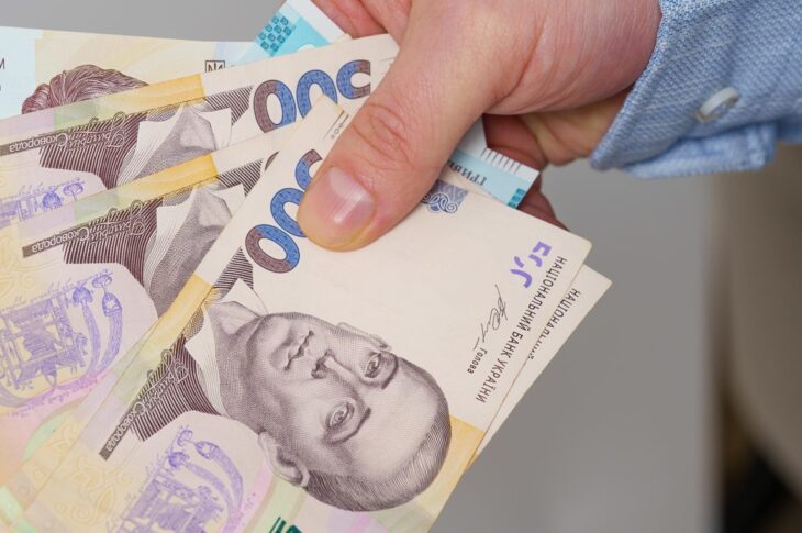 Новини бізнесу - В Україні в серпні знизилася середня зарплата