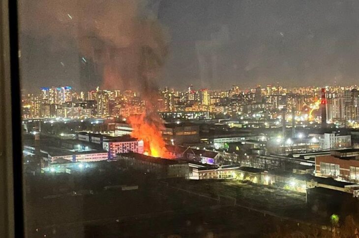 Новини світу - В Єкатеринбурзі спалахнула масштабна пожежа