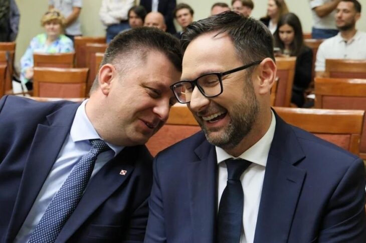 Новини світу - Європарламент зняв імунітет з двох польських депутатів